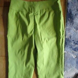 NEW WITHOUT TAGS LIOR  PULL ON CAPRI PANTS 76% RAYON , 21%NYLON, 3% SPANDEX